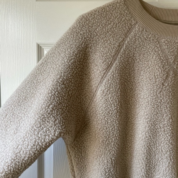 Everlane ReNew Cozy Fleece Beige Crew Neck Sweatshirt Womens Large - Picture 3 of 5